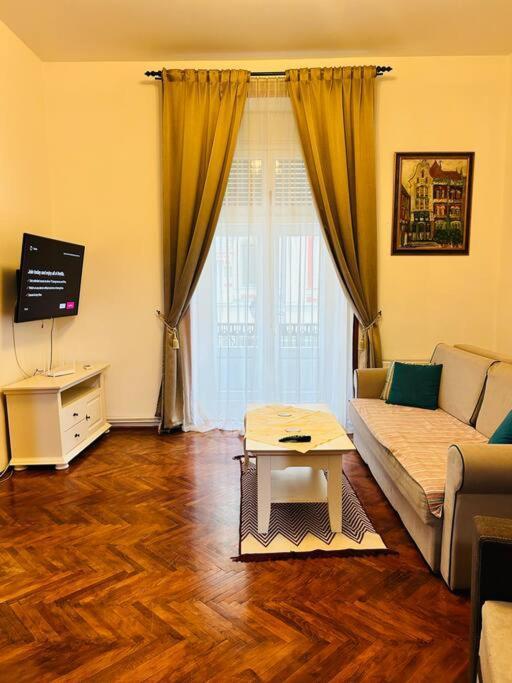 Hidden Gem In The Old Town Apartment Timisoara Exterior photo